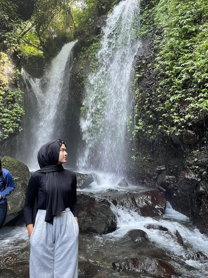 Foto air terjun Curug Kedung Siung hasil kamera sewa iPhone 12 Mini di Purbalingga
