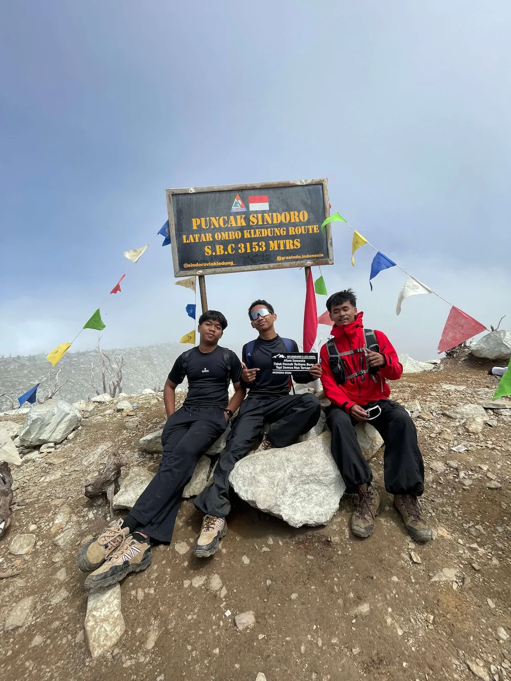 Foto pendakian Gunung Sindoro Temanggung hasil kamera sewa iPhone 13 Mini
