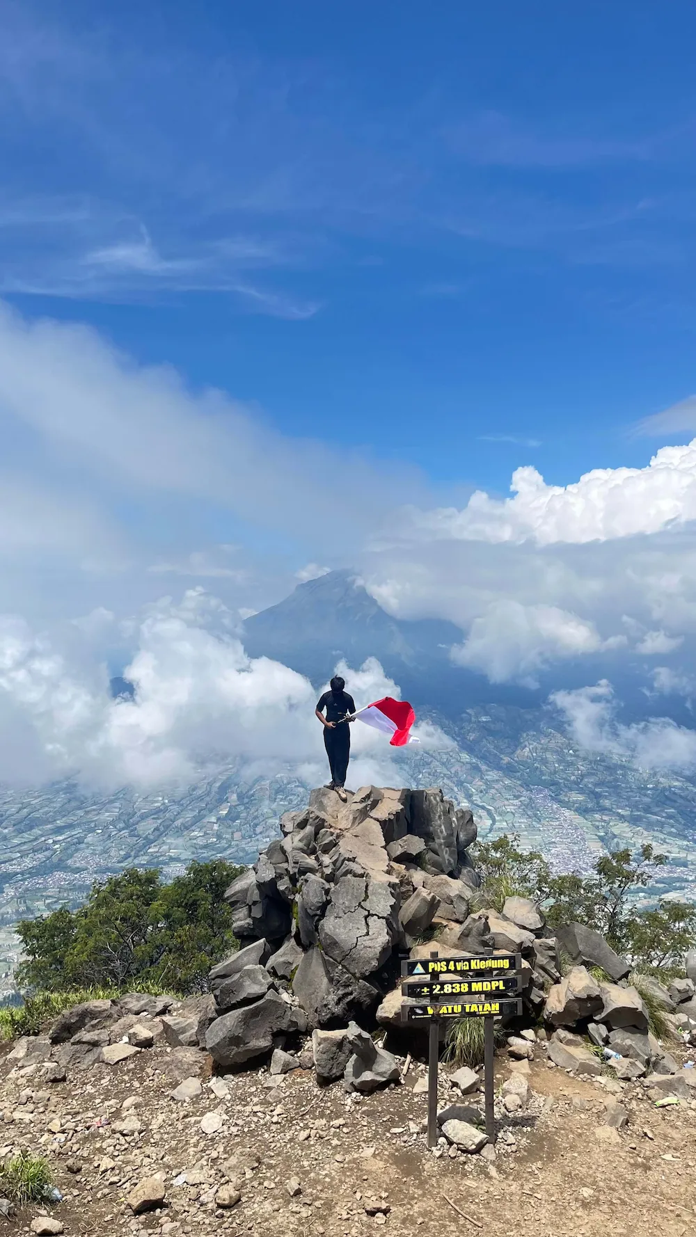 Hasil foto alam Gunung Sindoro Temanggung menggunakan sewa iPhone 13 Mini